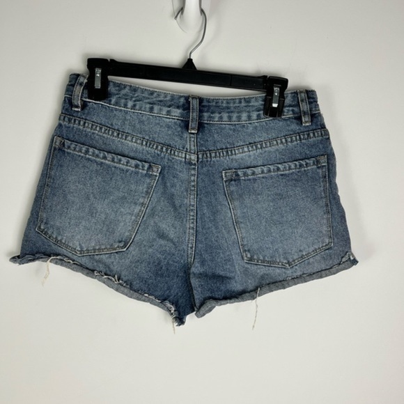 Amuse Society womens size 28 high rise frayed hem jean shorts - Picture 2 of 7